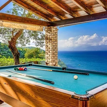 Sleeps 14 Pool Air Con Wifi