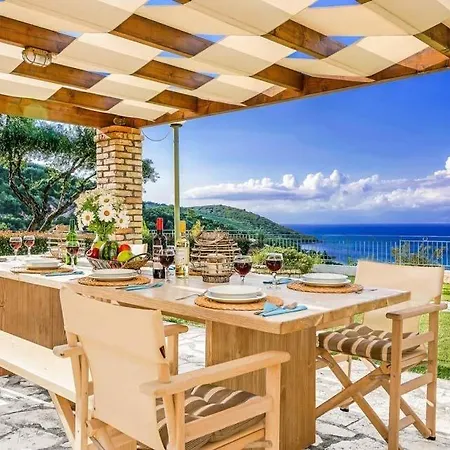 Sleeps 14 Pool Air Con Wifi