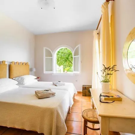 Sleeps 14 Pool Air Con Wifi * Apraos