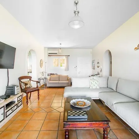 Sleeps 14 Pool Air Con Wifi * Apraos